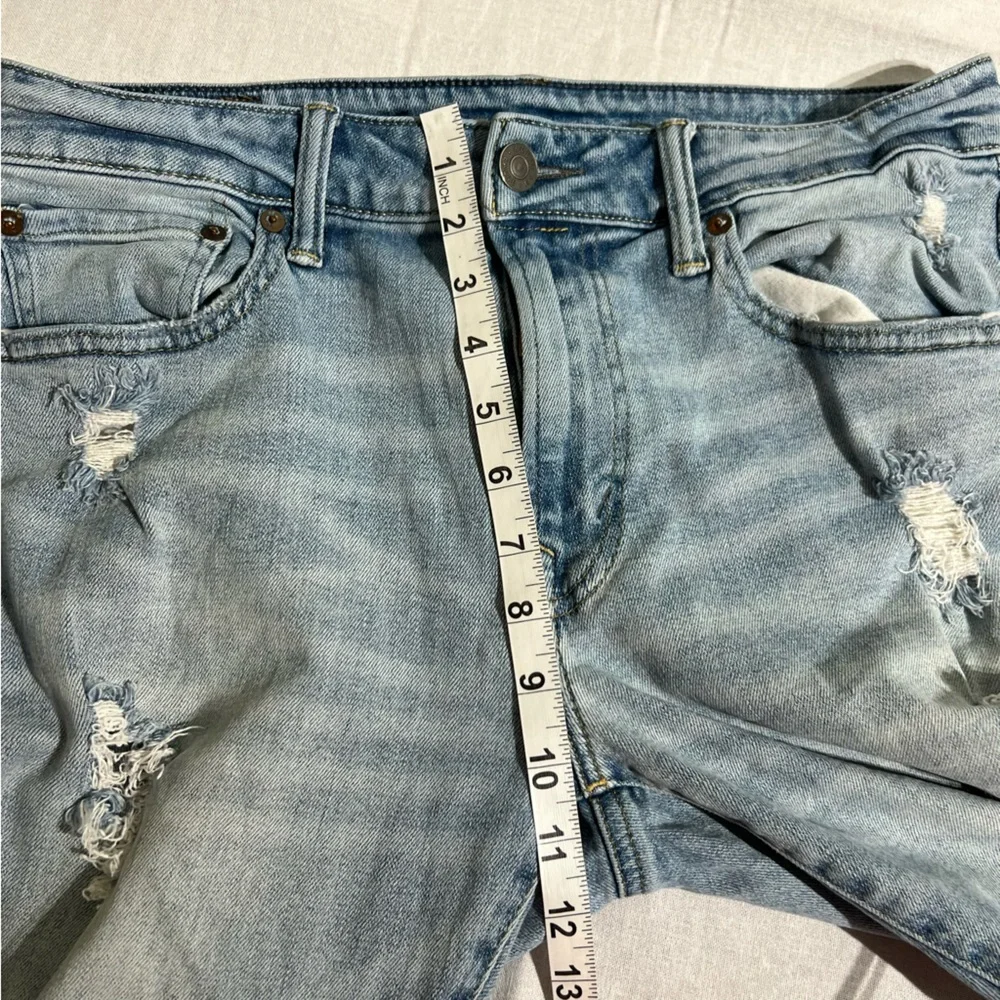American Eagle Distressed Light Wash Slim Straight Jeans 33x32